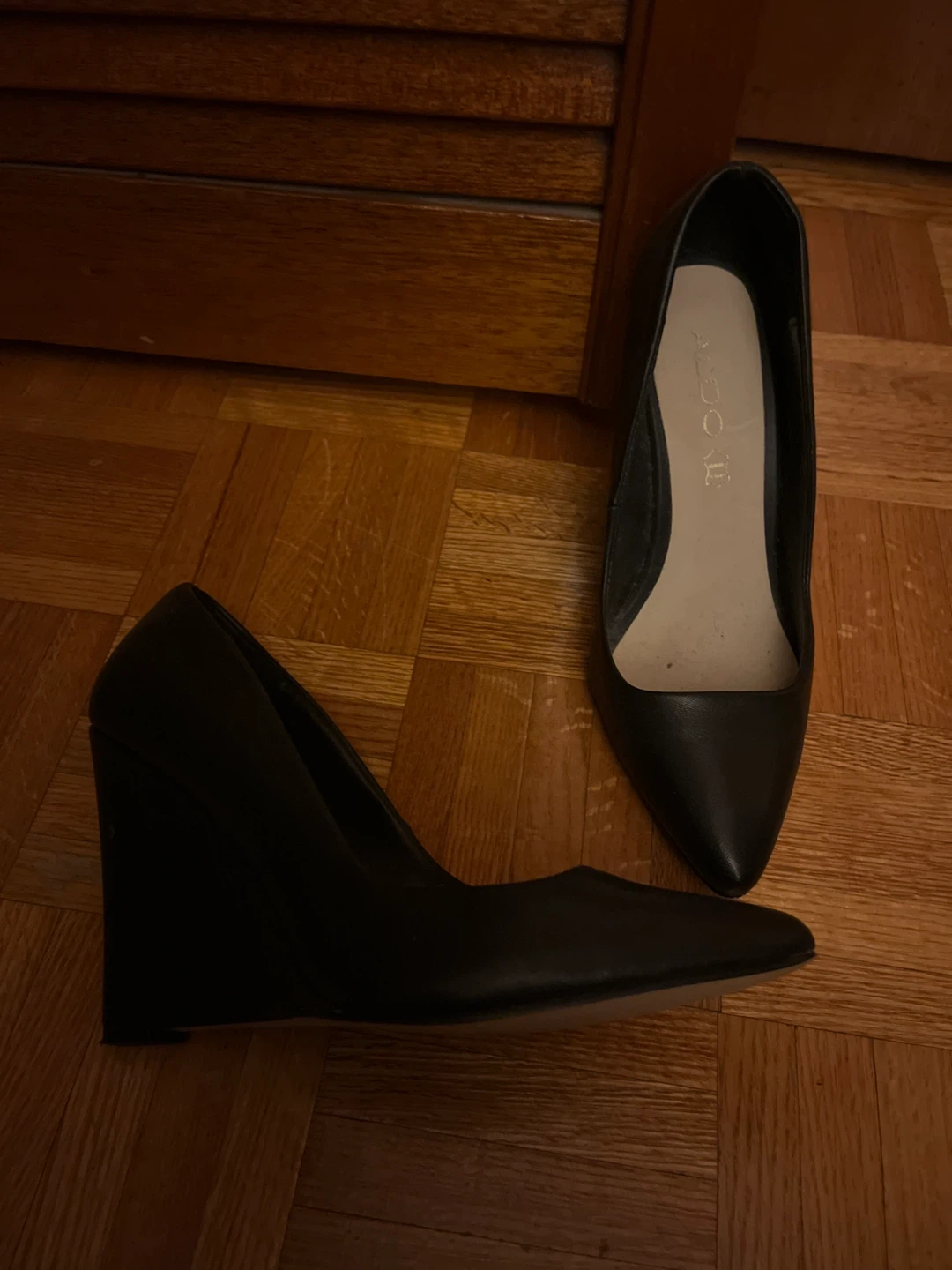 Beautiful ALDO Women's Black Wedge Heels size 7 - photo 4