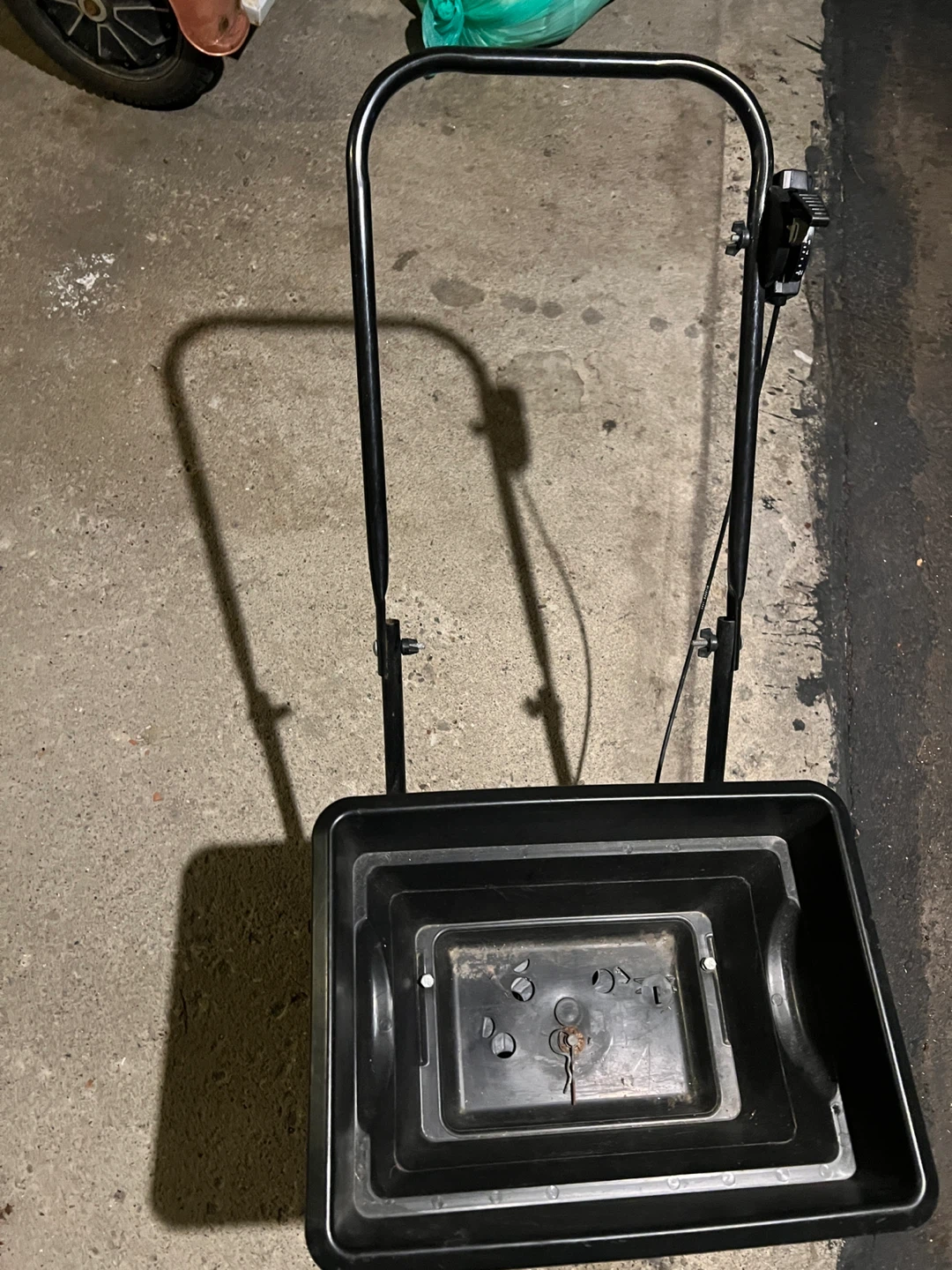 Red Devil Lawn and Garden Spreader (see description) - photo 3