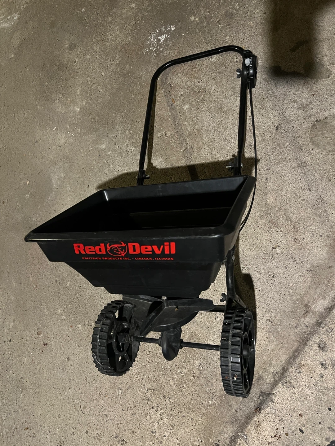 Red Devil Lawn and Garden Spreader (see description)