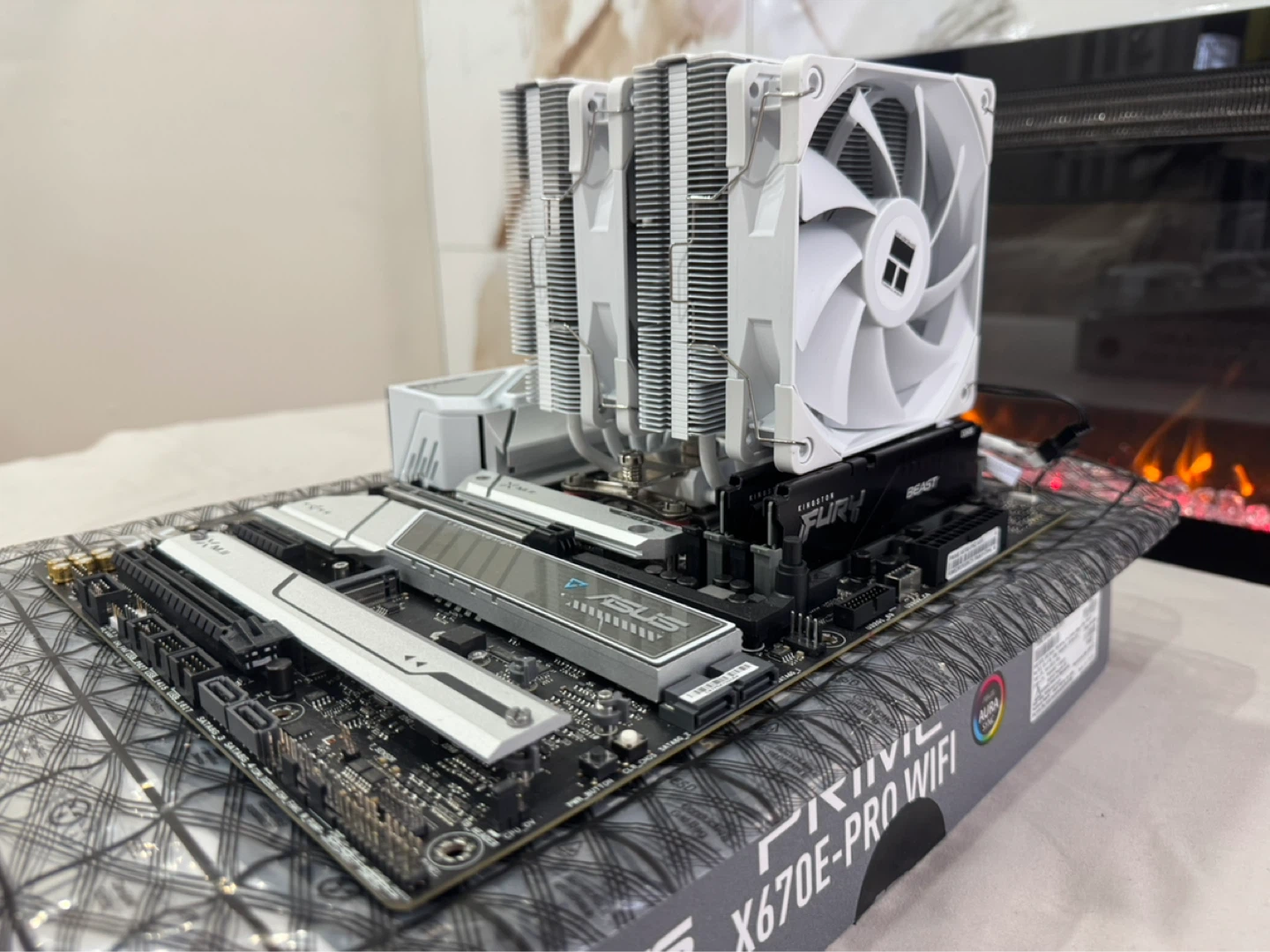 Ryzen 7 7700X + 32GB DDR5 + 2TB NVMe | High-End White Build