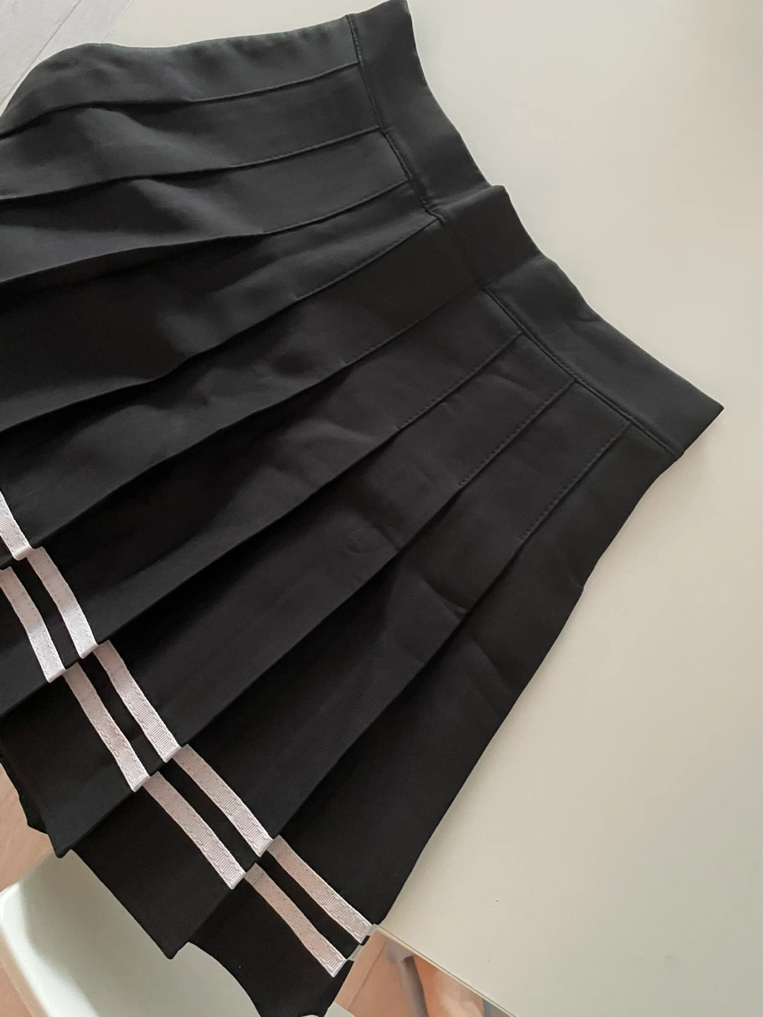 BDG Skrit and H&M black jeans and black tennis skrit - photo 2