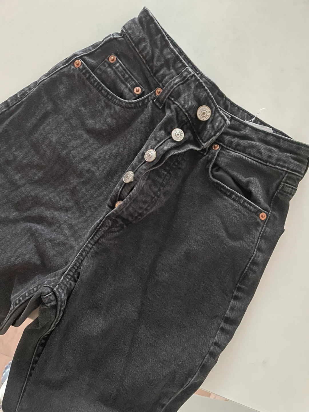 BDG Skrit and H&M black jeans and black tennis skrit - photo 3