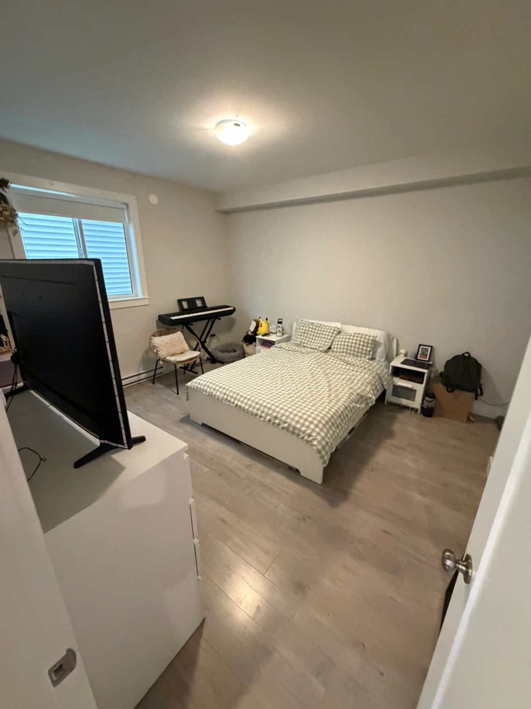 1 Bed 1 Bath Basement Suite - photo 3