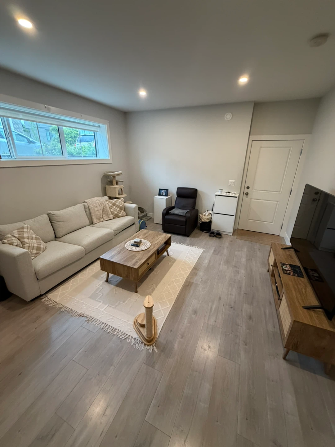 1 Bed 1 Bath Basement Suite