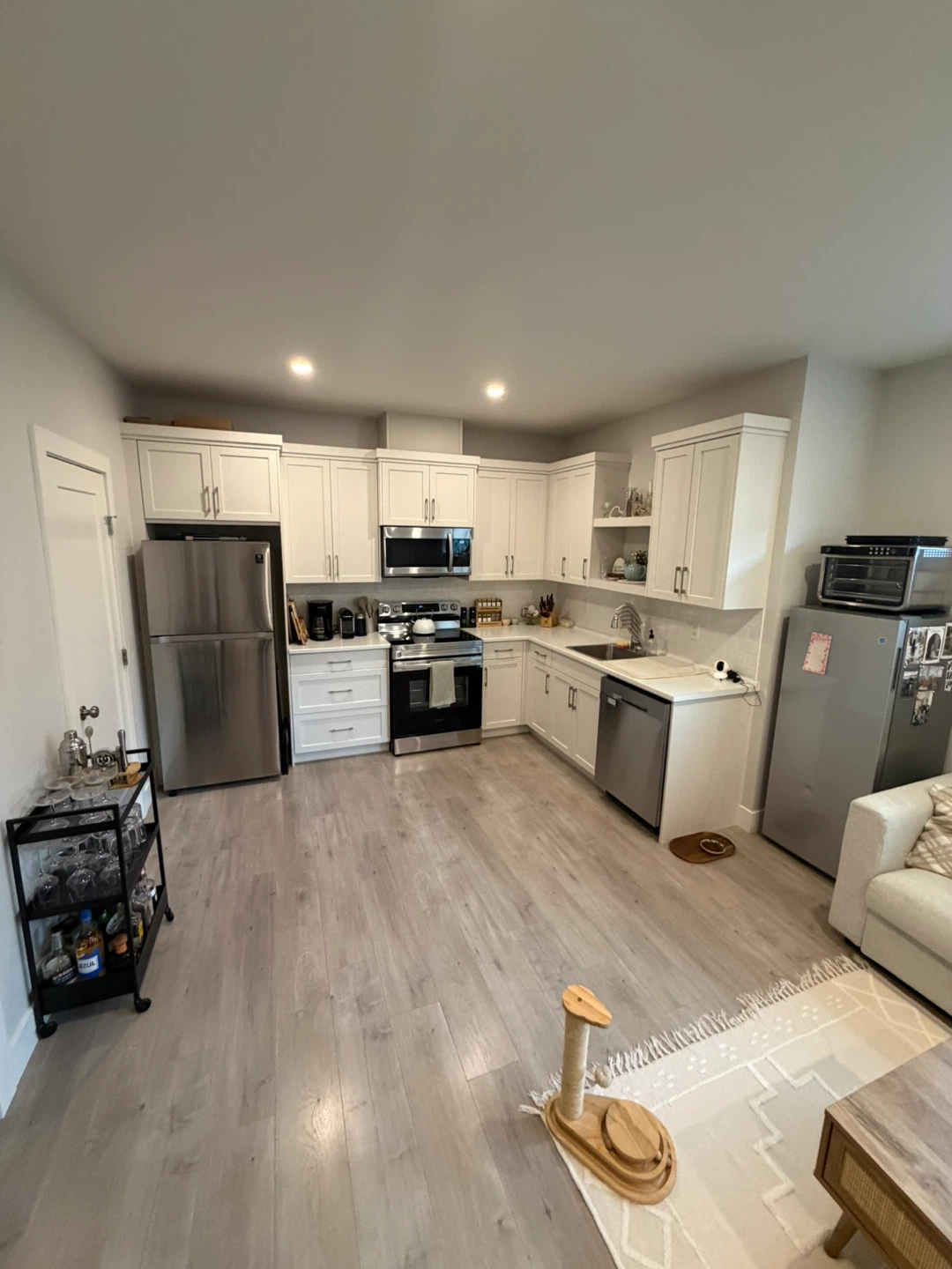 1 Bed 1 Bath Basement Suite - photo 2