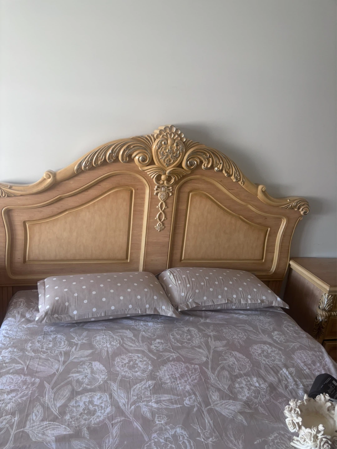 MOVING SALE . Full Bedroom Set - Wardrobe & 2 Nightstand - photo 4