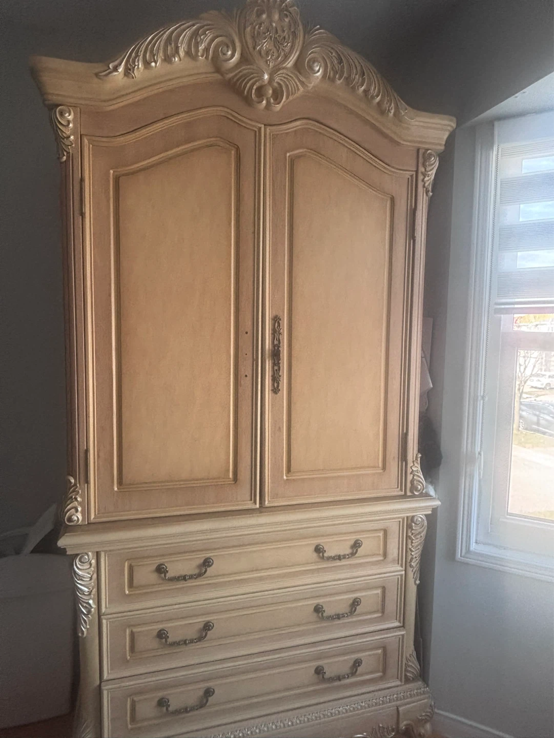 MOVING SALE . Full Bedroom Set - Wardrobe & 2 Nightstand - photo 2