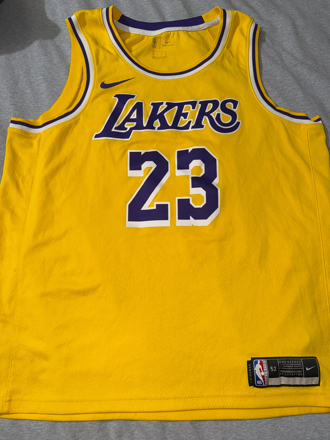 Nike Los Angeles Lakers LeBron James #23 Swingman Jersey Size 52