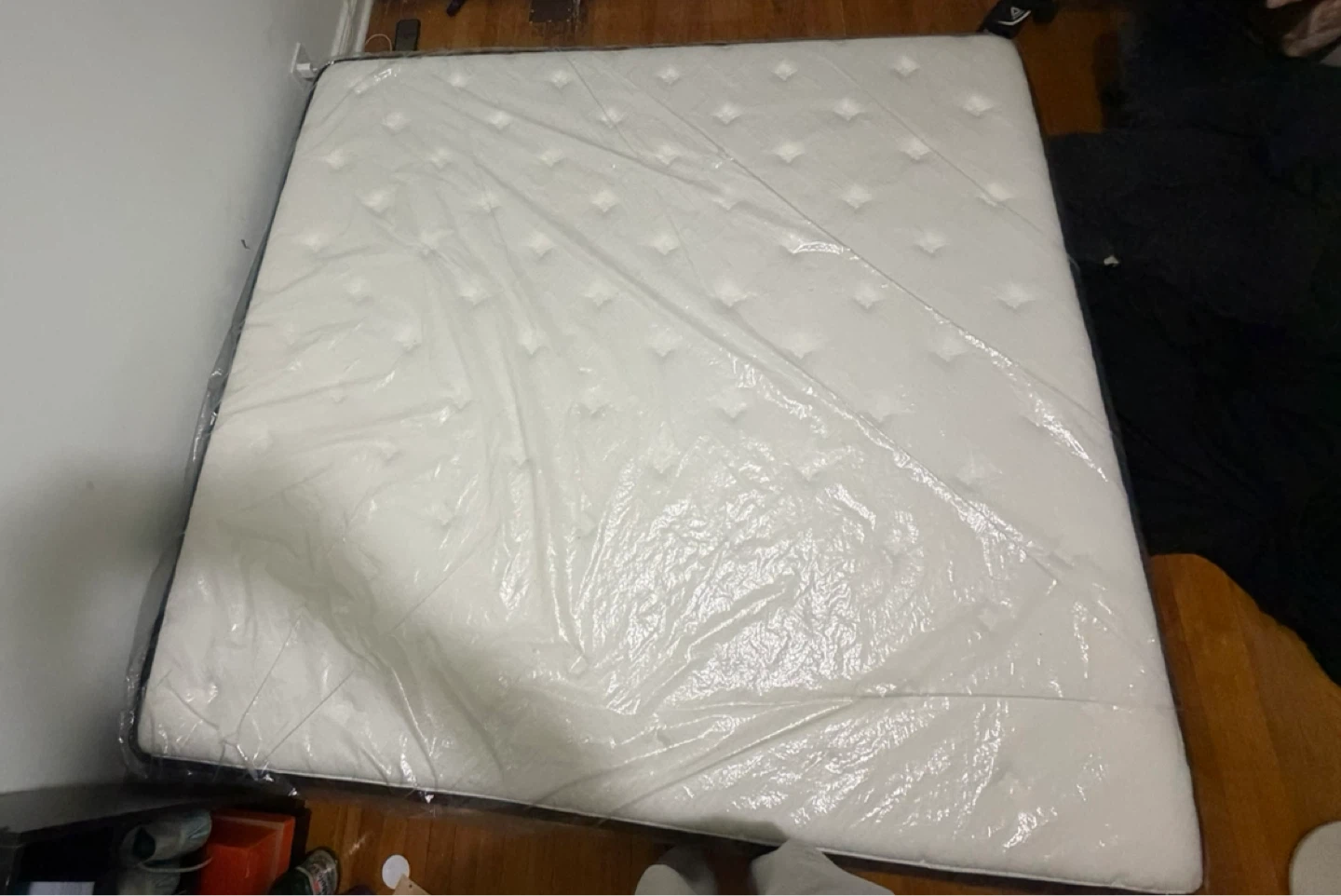 Queen Size Mattress - White/Black - photo 2