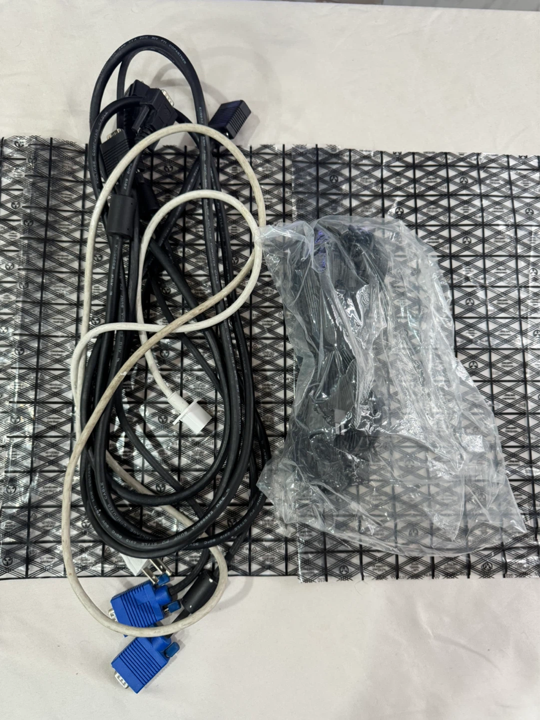 Accessories Kit | SATA, PSU, Thermal Paste & More - photo 3