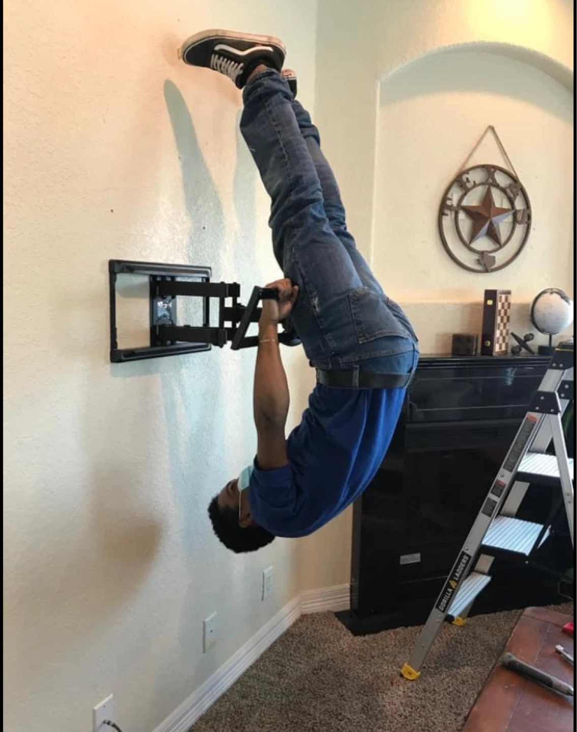 Full Motion TV Wall Mount