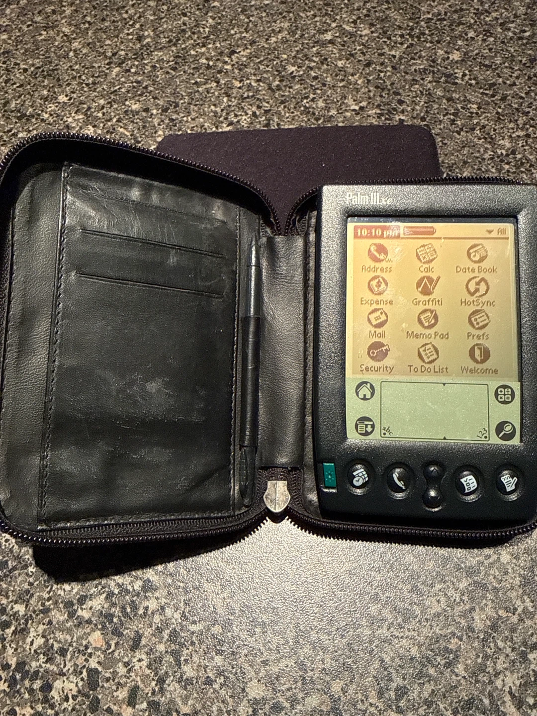 Palm IIIxe PDA with Portable Keyboard and Case