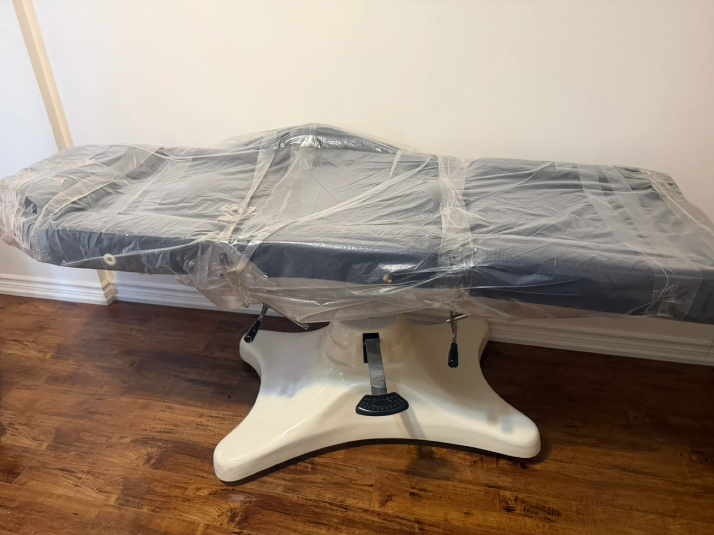 Adjustable hydraulic salon bed or  Examination Table