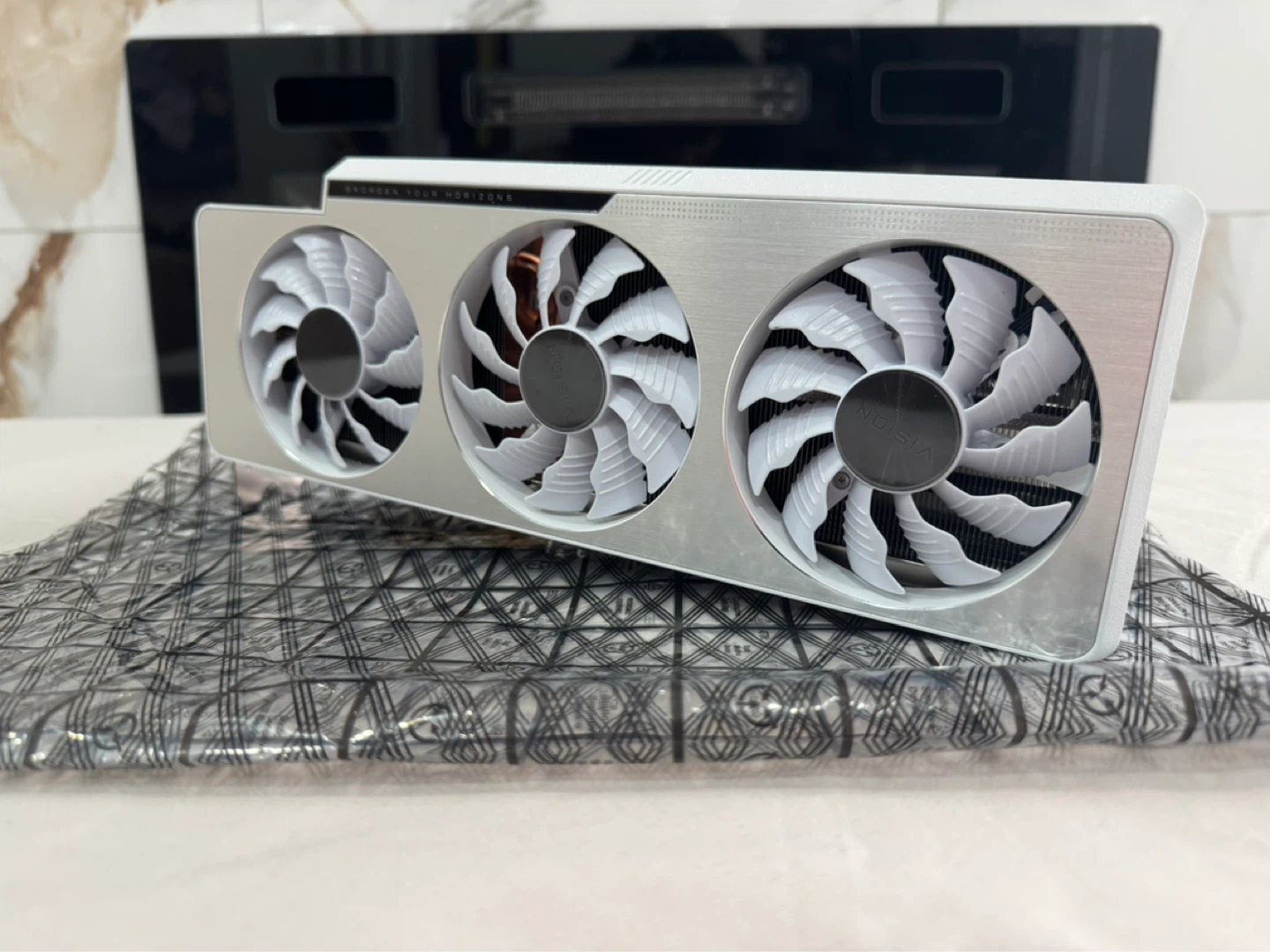 Gigabyte RTX 3080 Vision 10GB WHITE | Pristine + Box Included