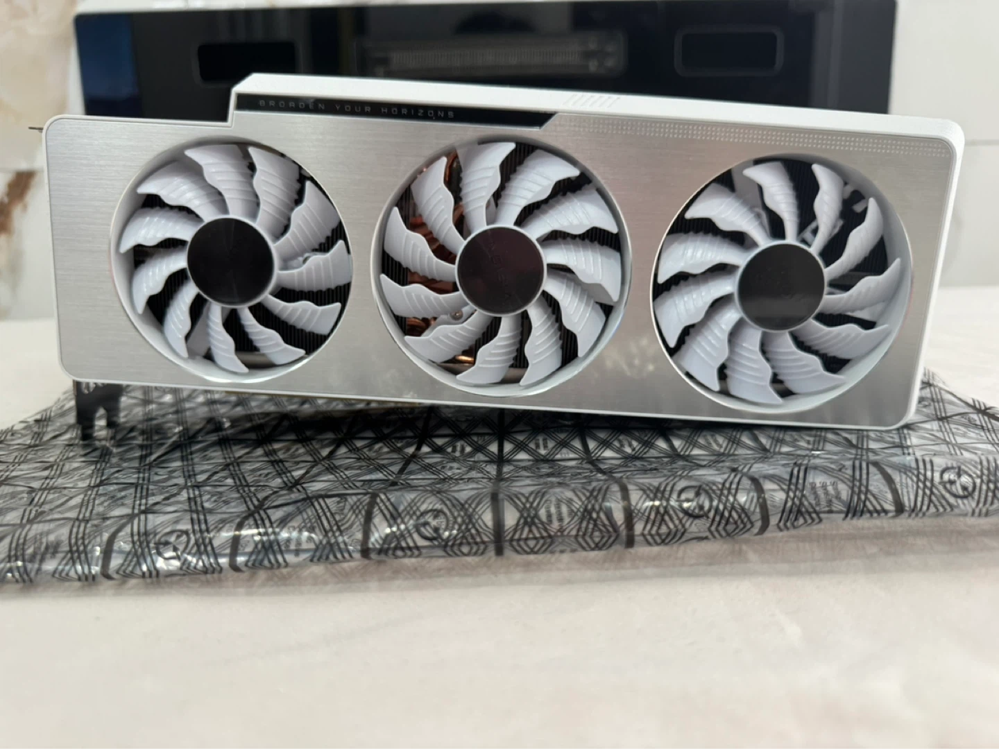 Gigabyte RTX 3080 Vision 10GB WHITE | Pristine + Box Included - photo 4
