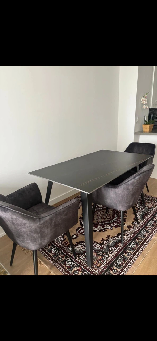 Dining table set