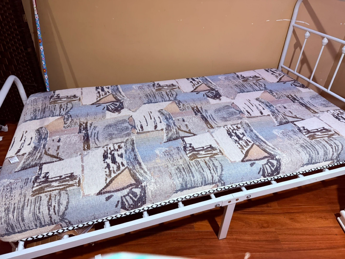 White Metal Frame Bed with Patterned Mattress - photo 3