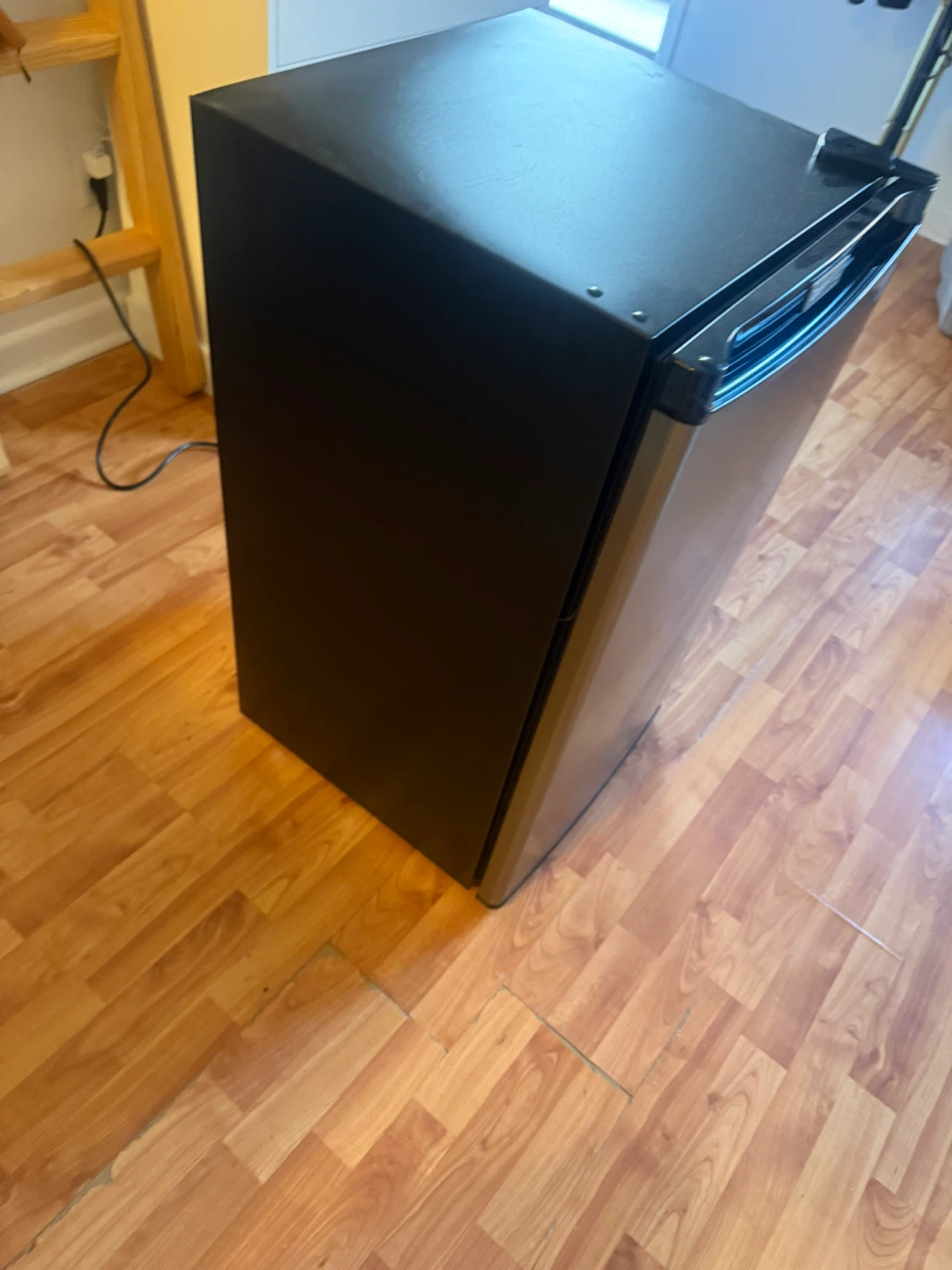 Danby Mini Fridge (sold) - photo 3
