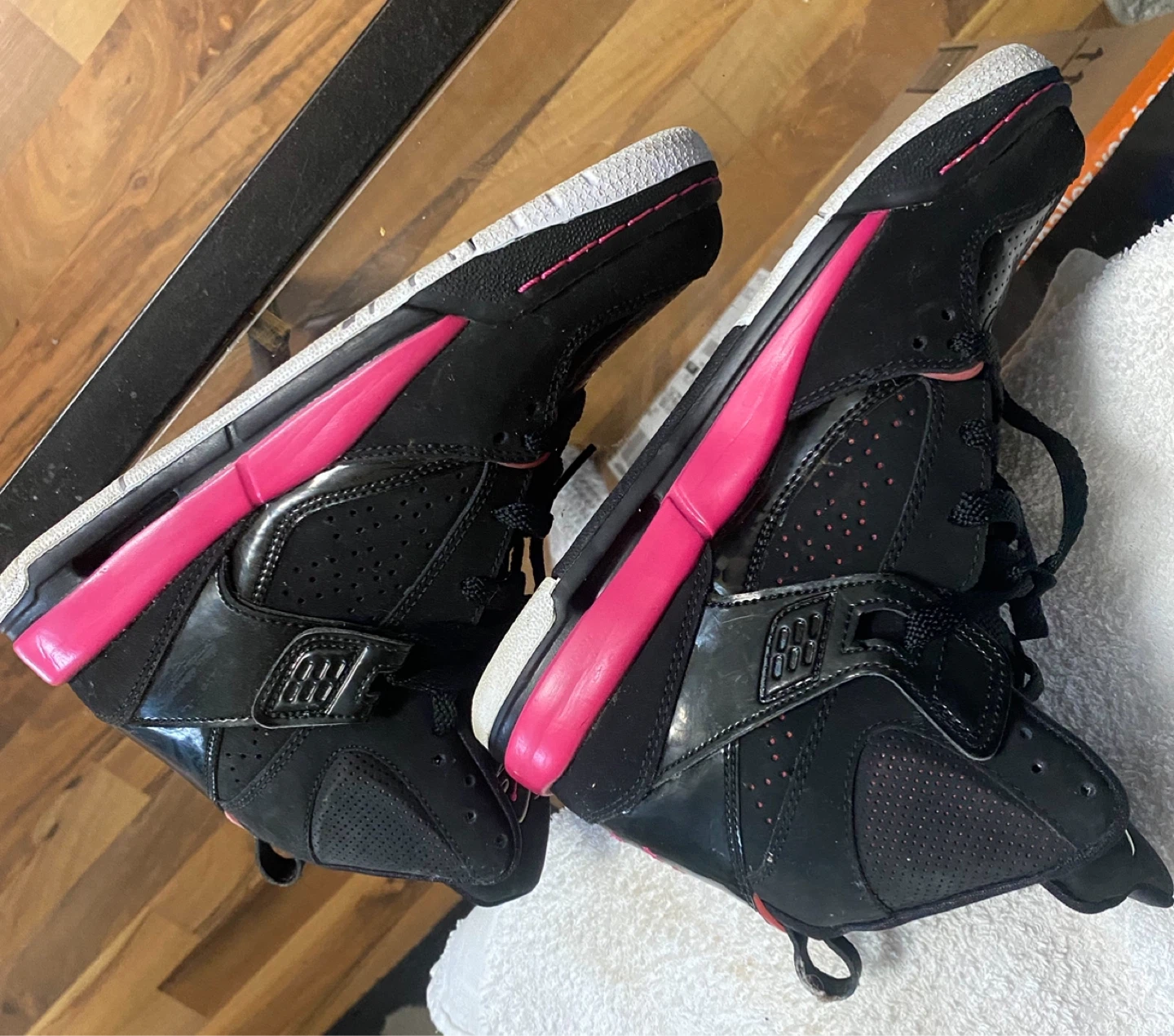 🌱Jordan Flight Shoes Black Pink Size 5.5Y - photo 2