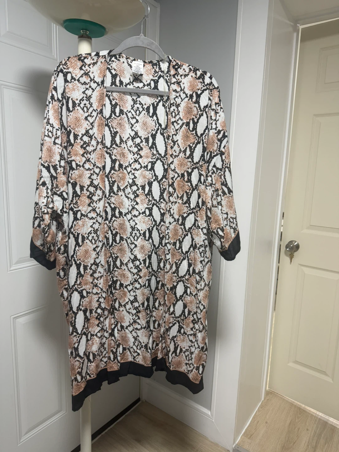 Women's Kimono Cardigan - Snakeskin Print - L-XL