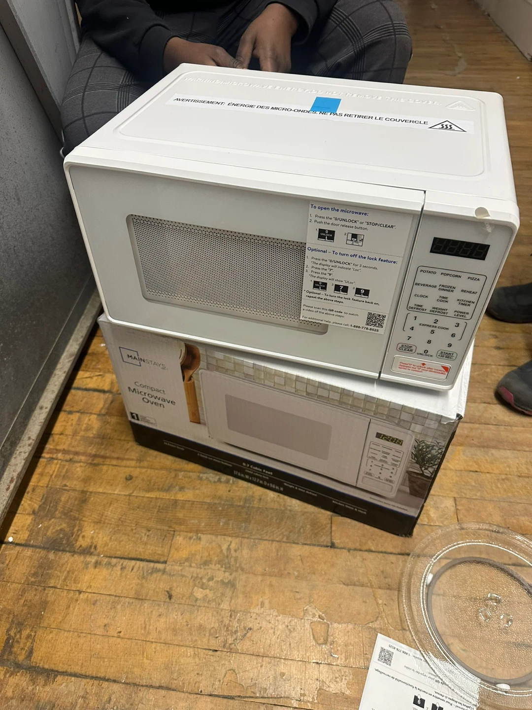Mainstays 0.7 cu ft Compact Microwave Oven