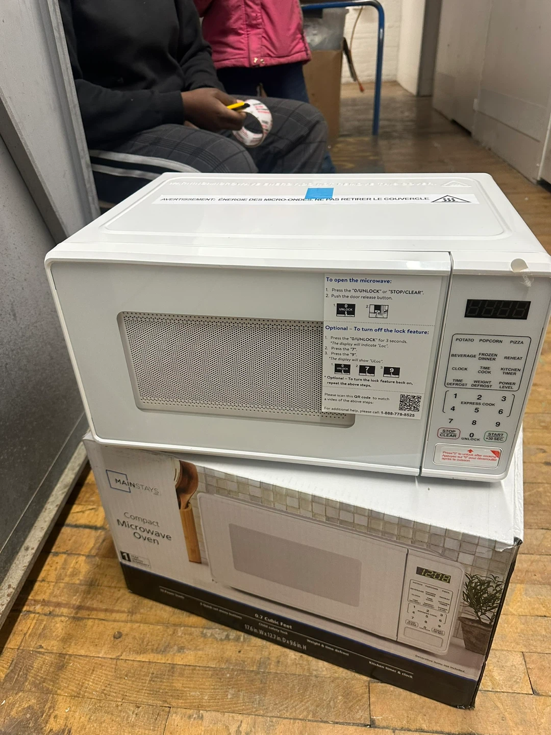 Mainstays 0.7 cu ft Compact Microwave Oven - photo 3