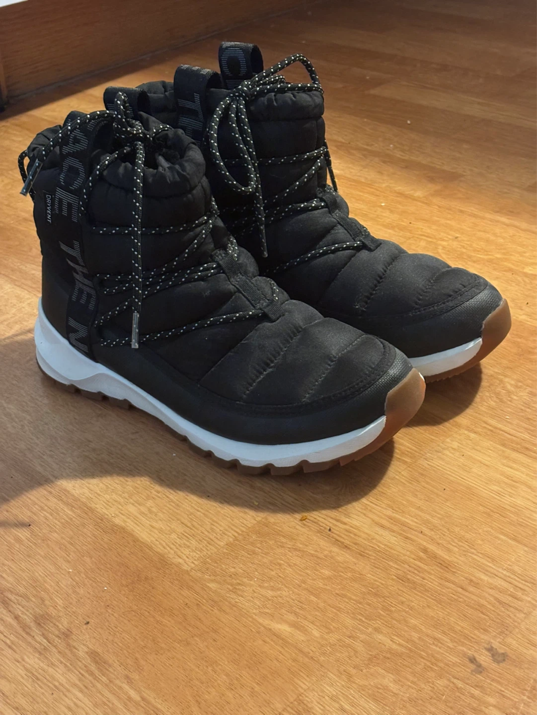 The North Face Women's Black Insulated Boots Size 7 US