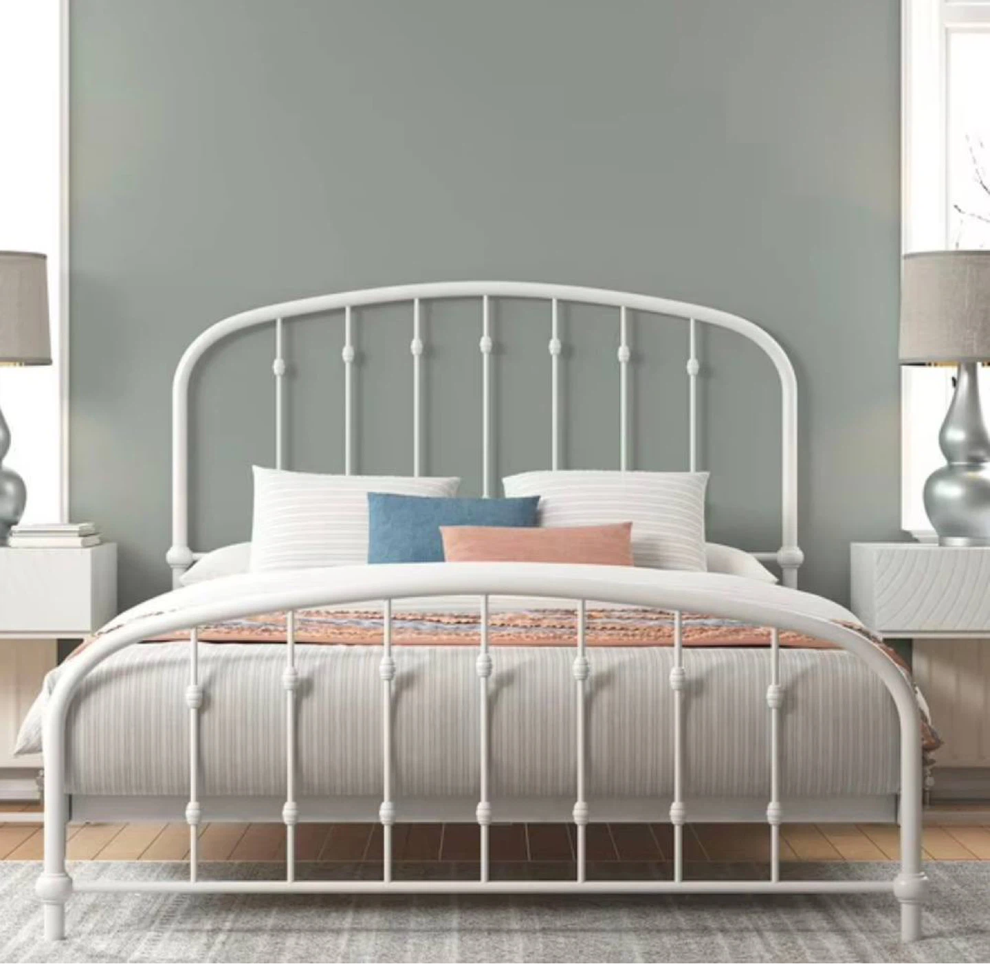 Metal Platform Bed Frame  Size: Queen