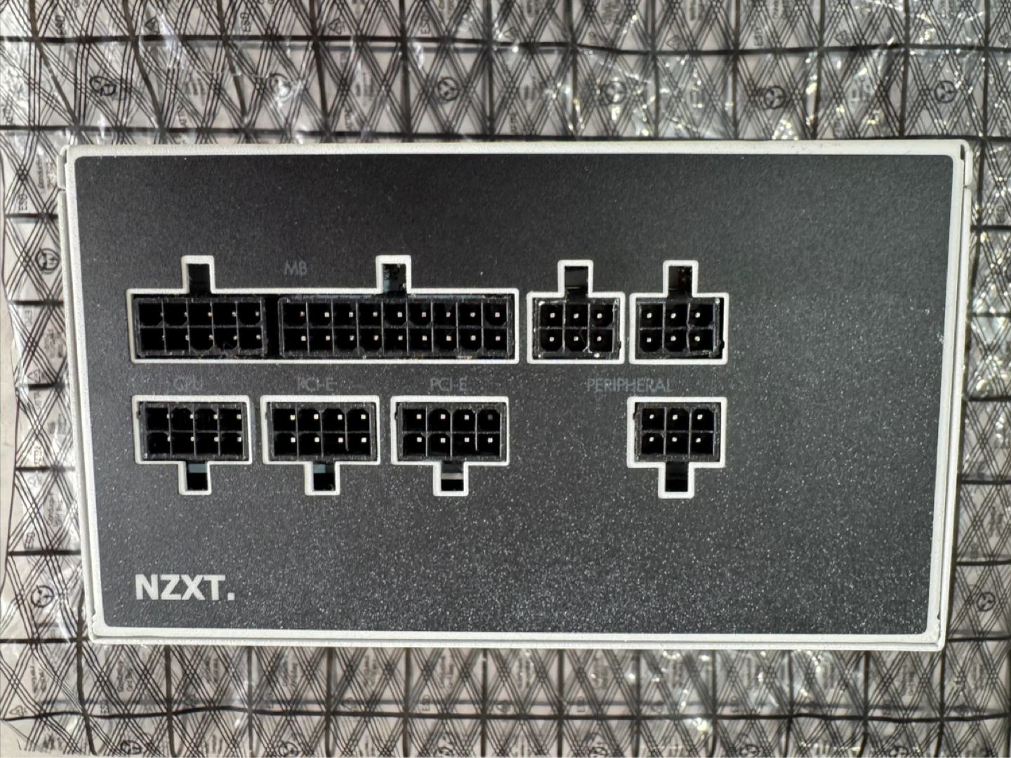 NZXT Hale82 V2 700W Bronze PSU | White Edition (Unused) - photo 2