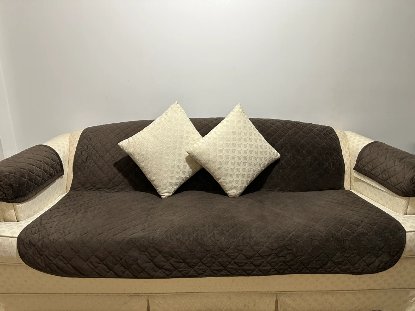 Cream Damask Sofa with Brown Quilted Cover and Pillows - photo 2