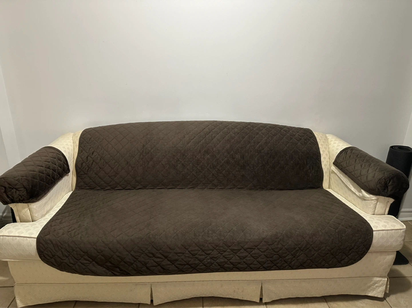 Cream Damask Sofa with Brown Quilted Cover and Pillows - photo 4