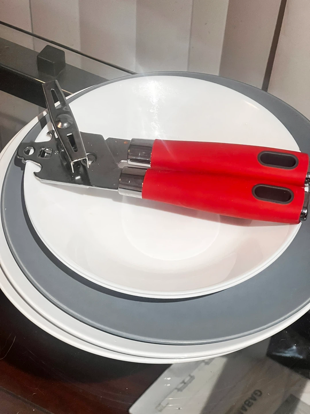 Can opener and 5 plates