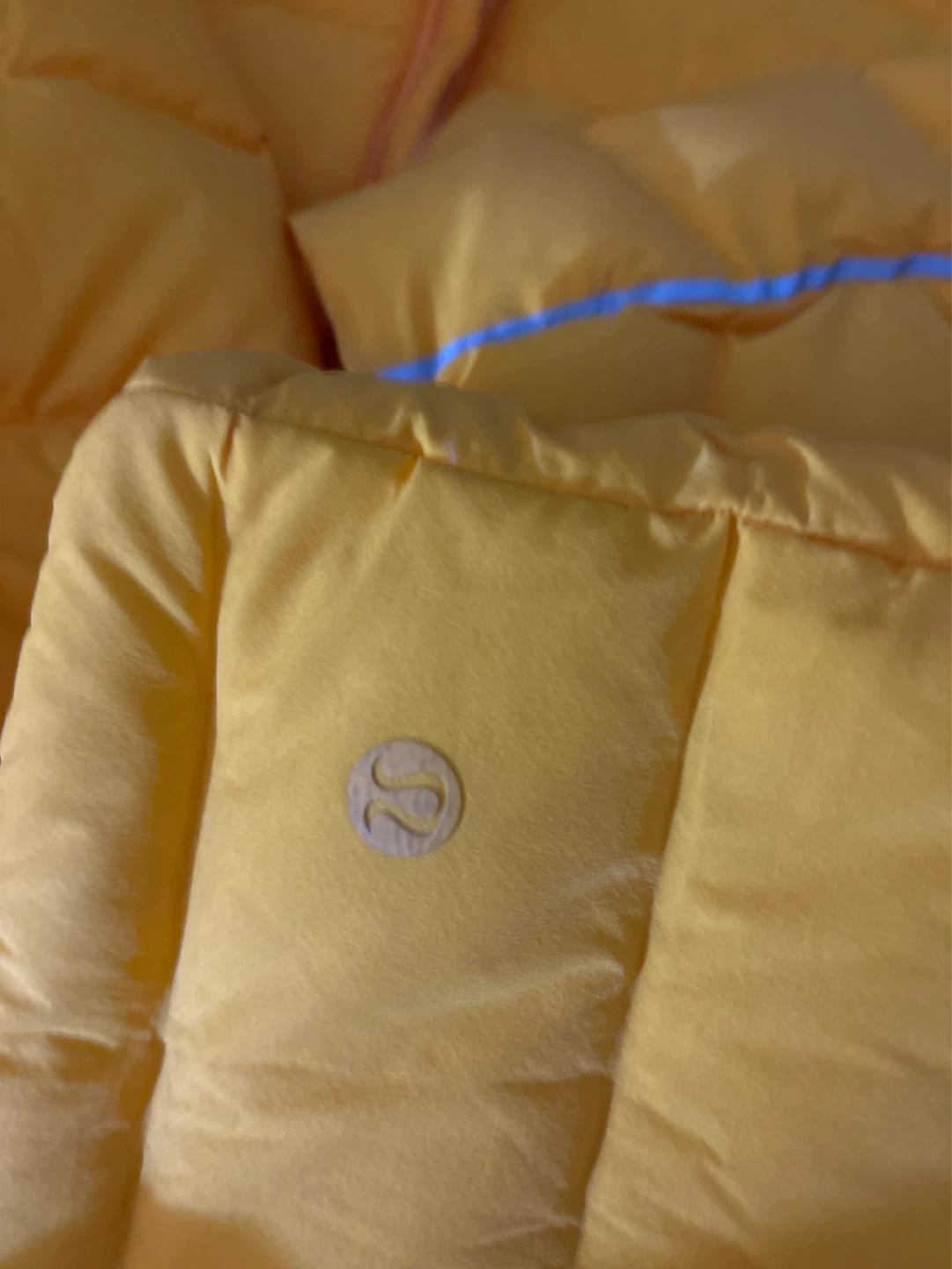 Lululemon Down Jacket - Yellow - Size 4 - photo 3