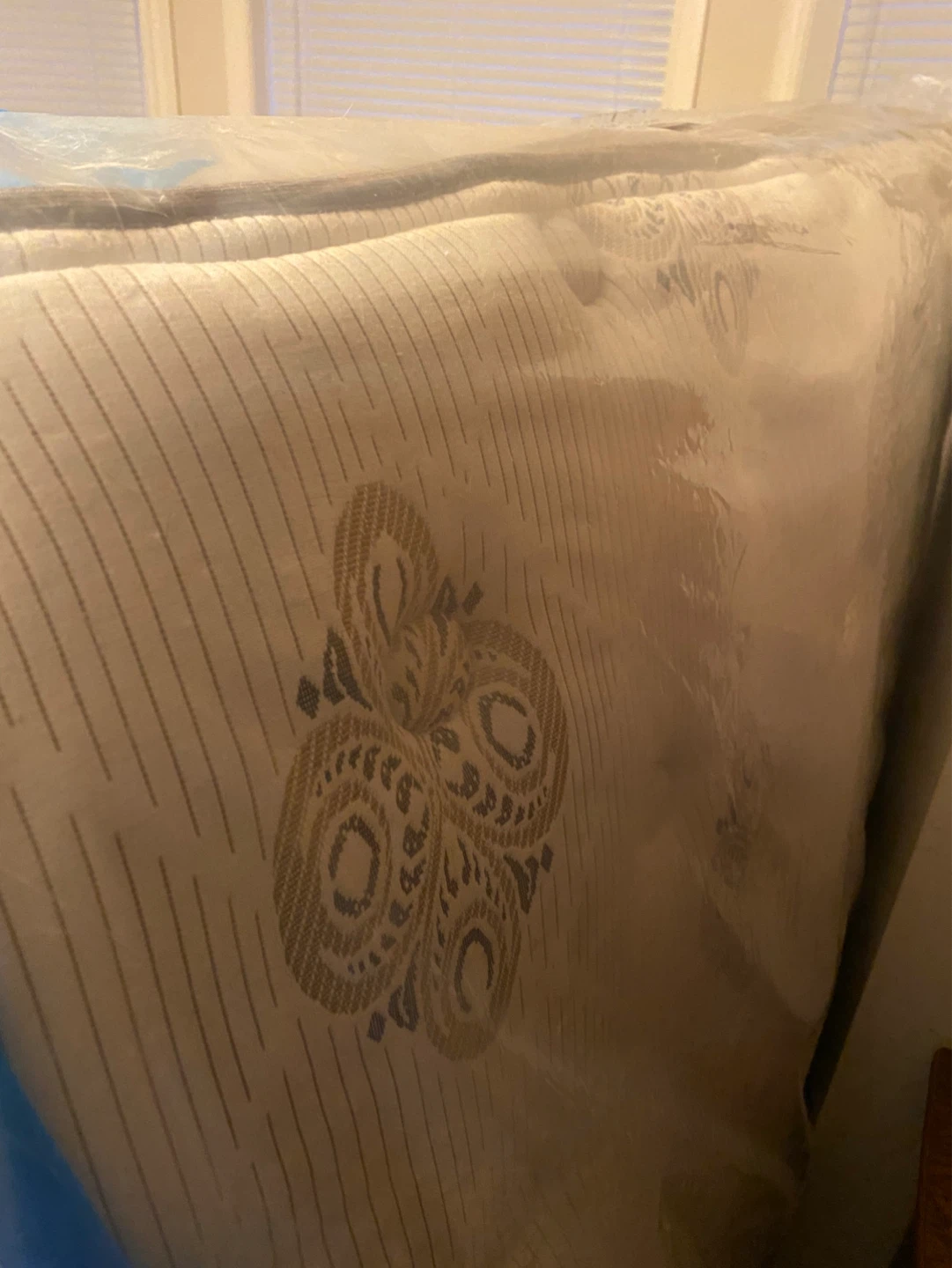 Queen mattress - photo 2
