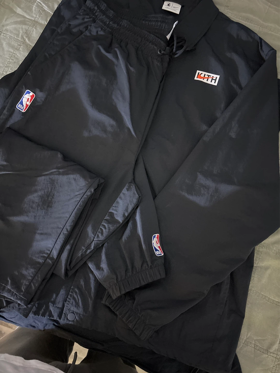 Kith x Nike New York Knicks Tracksuit Jacket & Pants Set - photo 2