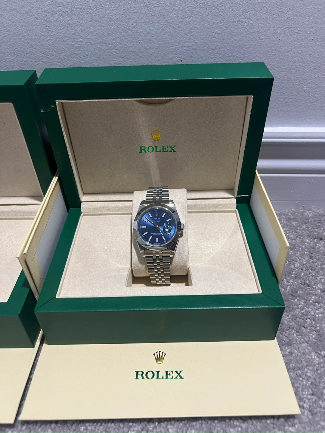 Luxury Men’s Watch Black and Blue Dial - photo 5