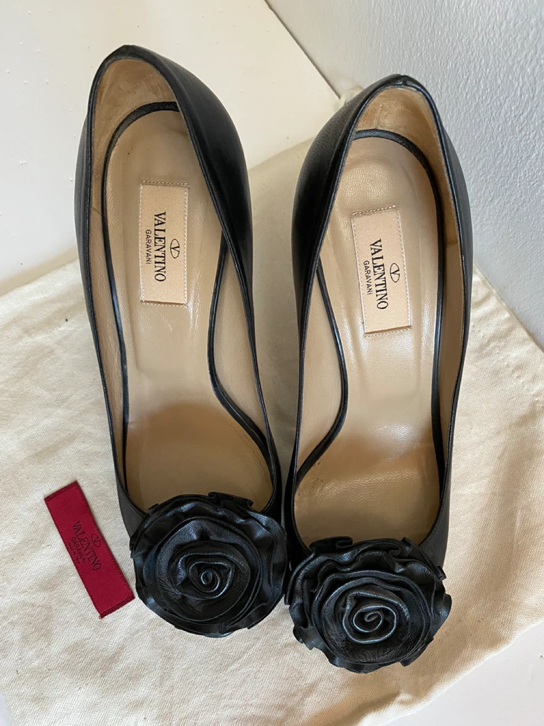 Valentino Garavani Black Leather Rose Pumps - photo 2