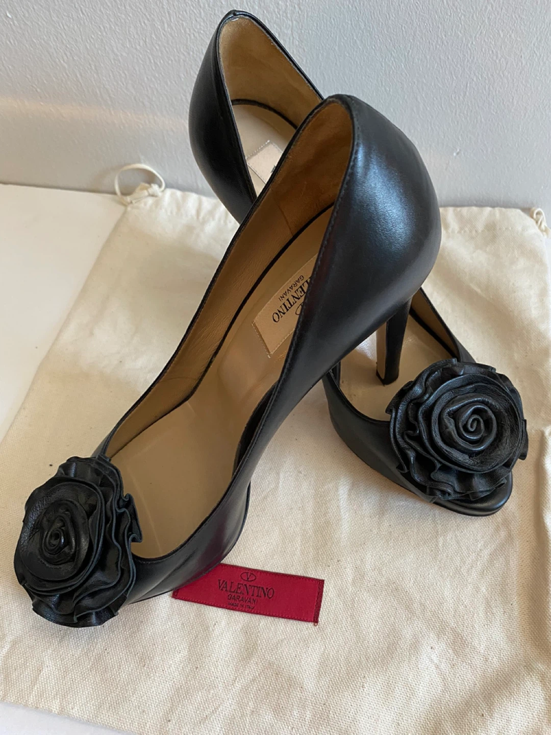 Valentino Garavani Black Leather Rose Pumps - photo 3