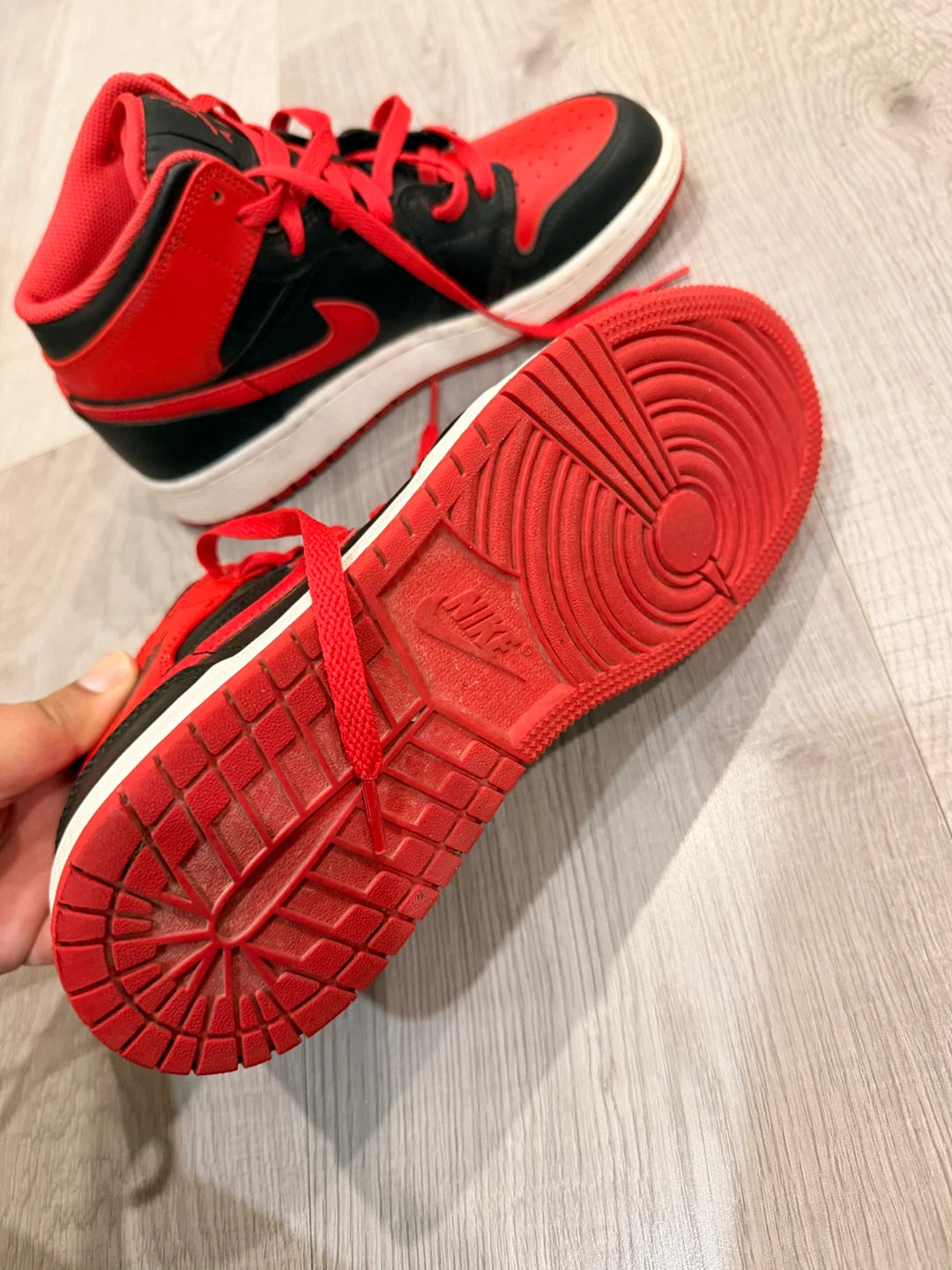 Air Jordan 1 Mid (GS) Sneakers - Red/Black Size 6Y