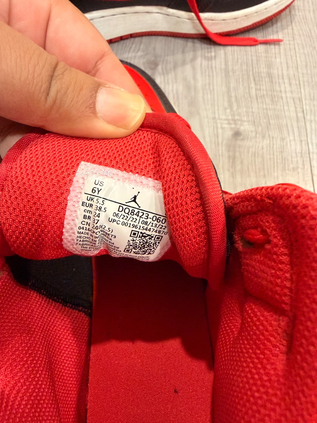 Air Jordan 1 Mid (GS) Sneakers - Red/Black Size 6Y - photo 4