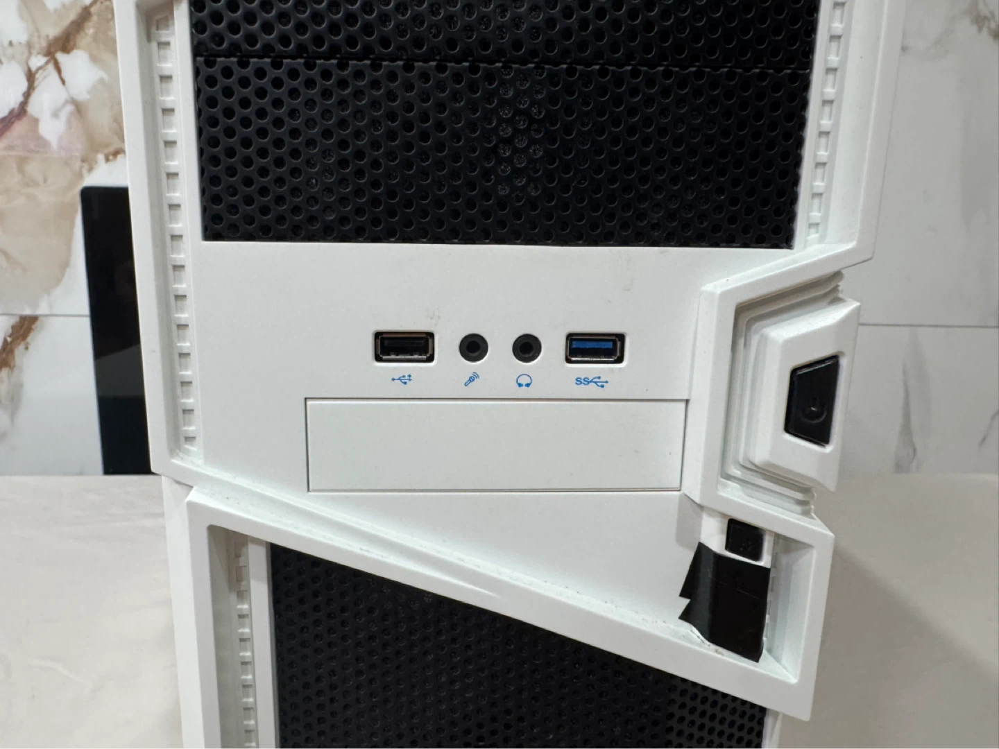 White Thermaltake Case | Clean Budget White Build Case - photo 3