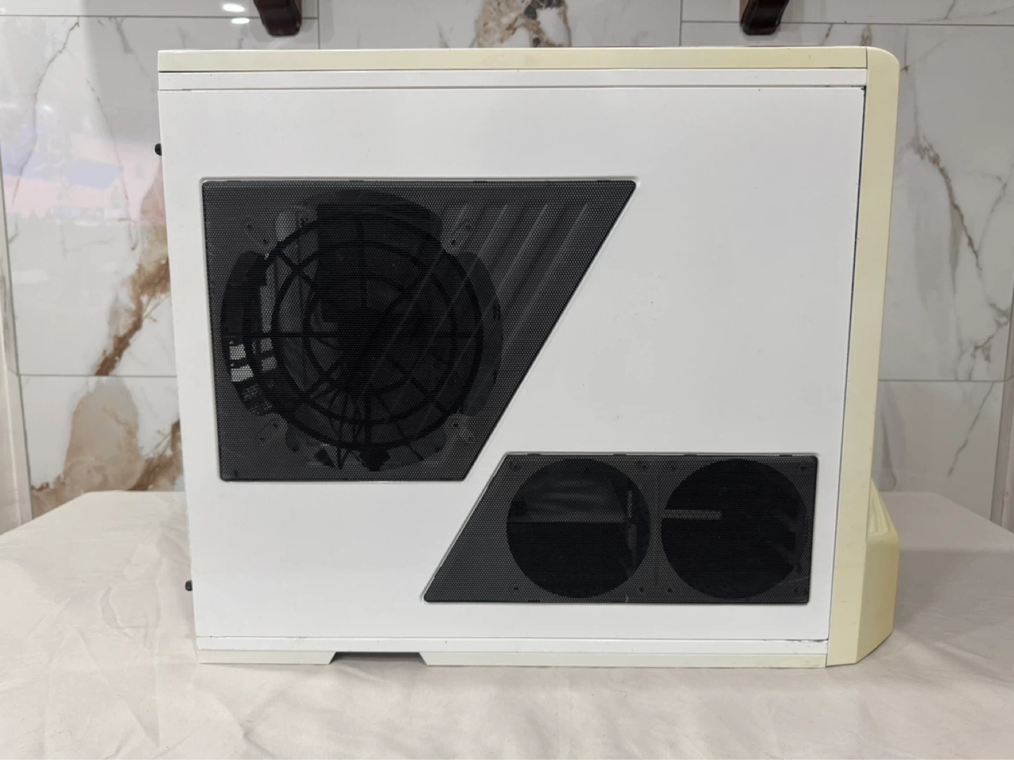 White NZXT Case | Minimalist Clean Build Case - photo 4
