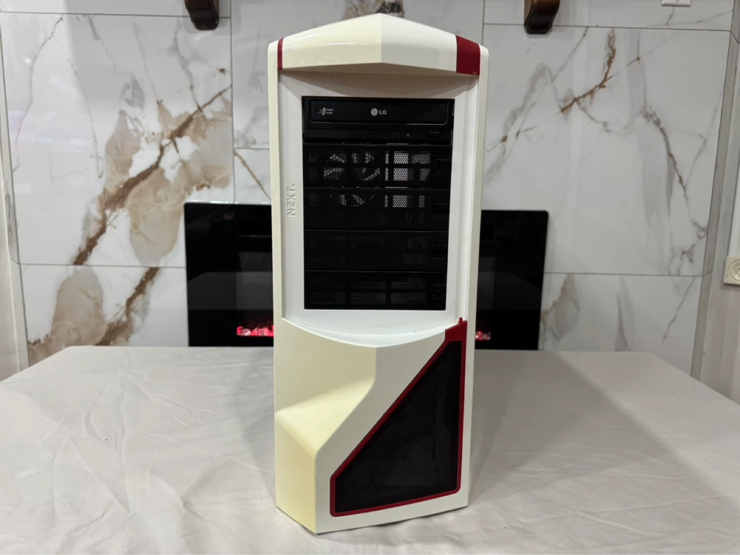 White NZXT Case | Minimalist Clean Build Case - photo 2