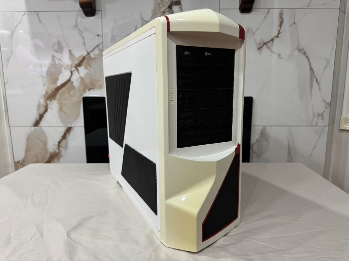 White NZXT Case | Minimalist Clean Build Case