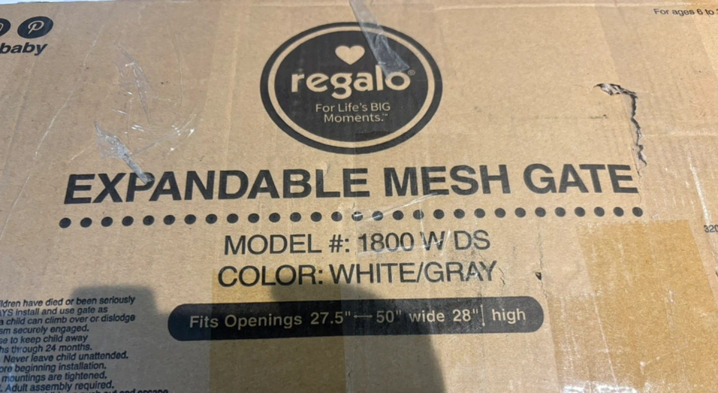 Regalo Expandable Mesh Gate - White/Gray