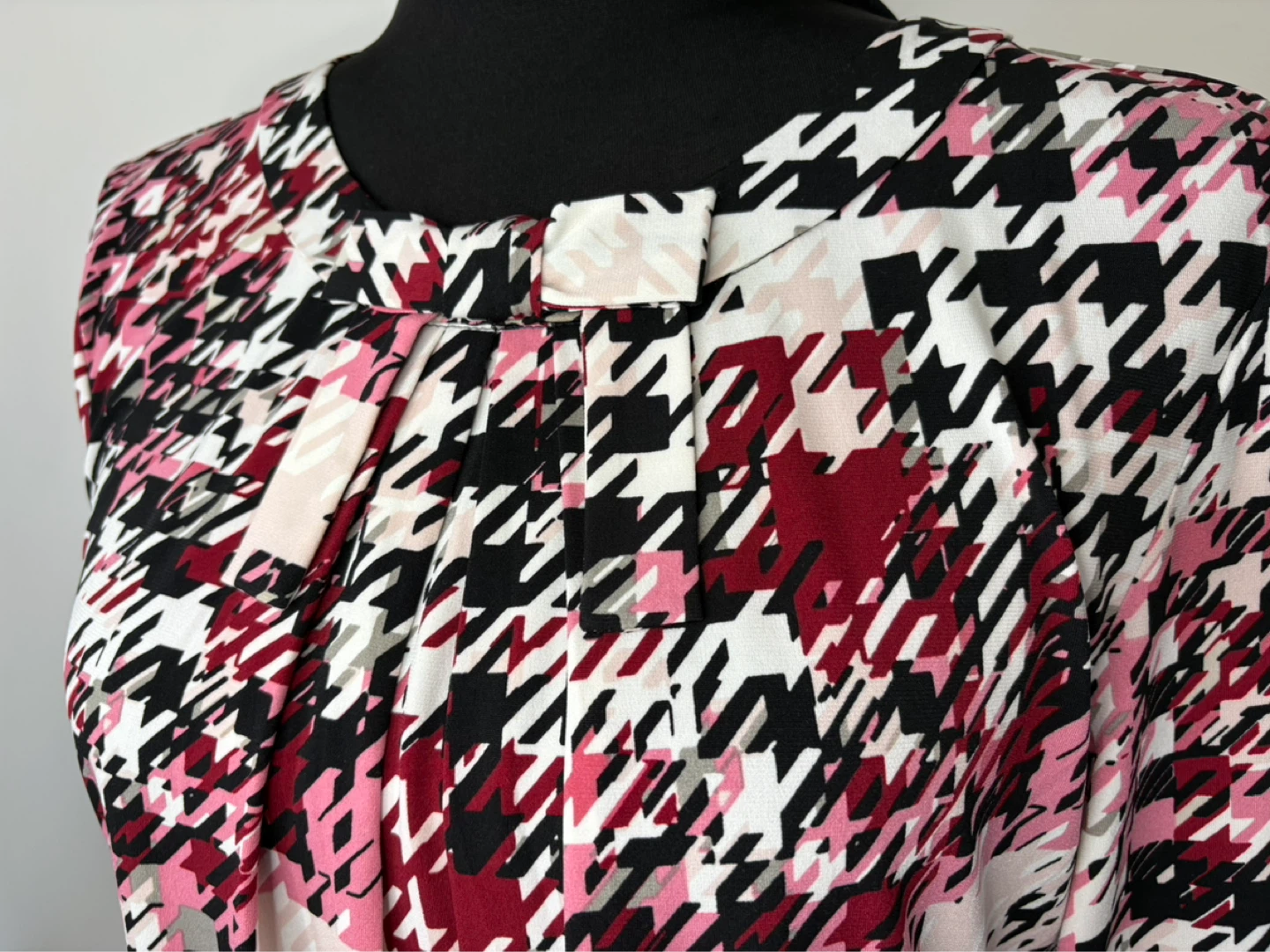 M - NEW with TAG! Karl Lagerfeld Paris Houndstooth Blouse - photo 4