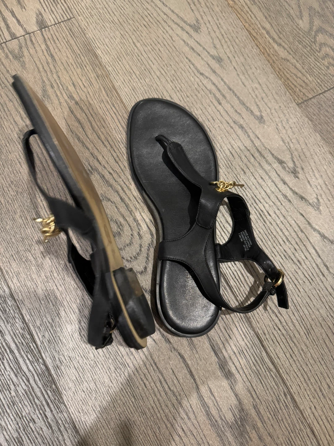 Michael Kors Leather Sandals with Gold Hardware - Size US 7.5 - photo 4