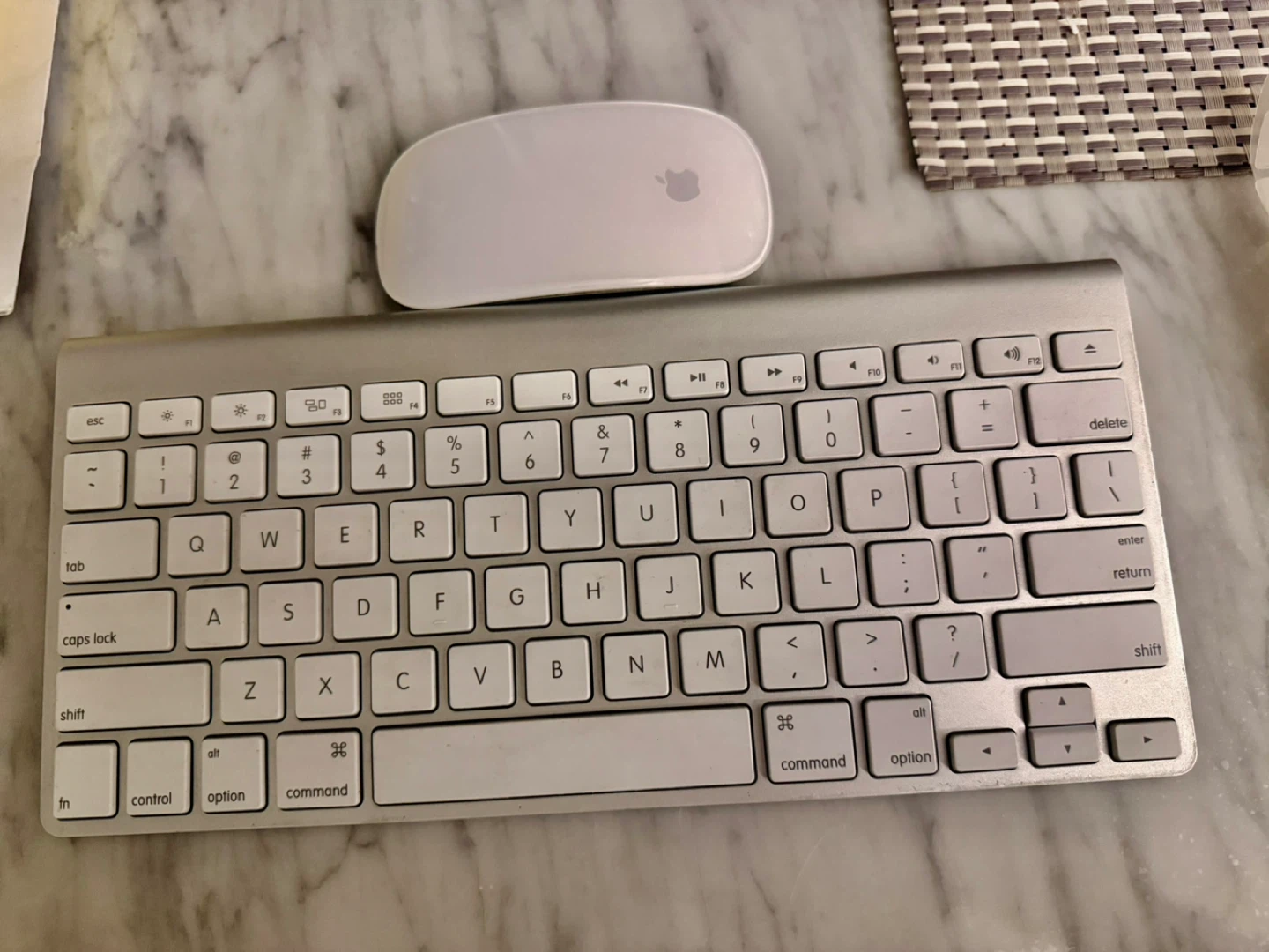 Apple iMac with wireless magic mouse and keyboard - photo 3