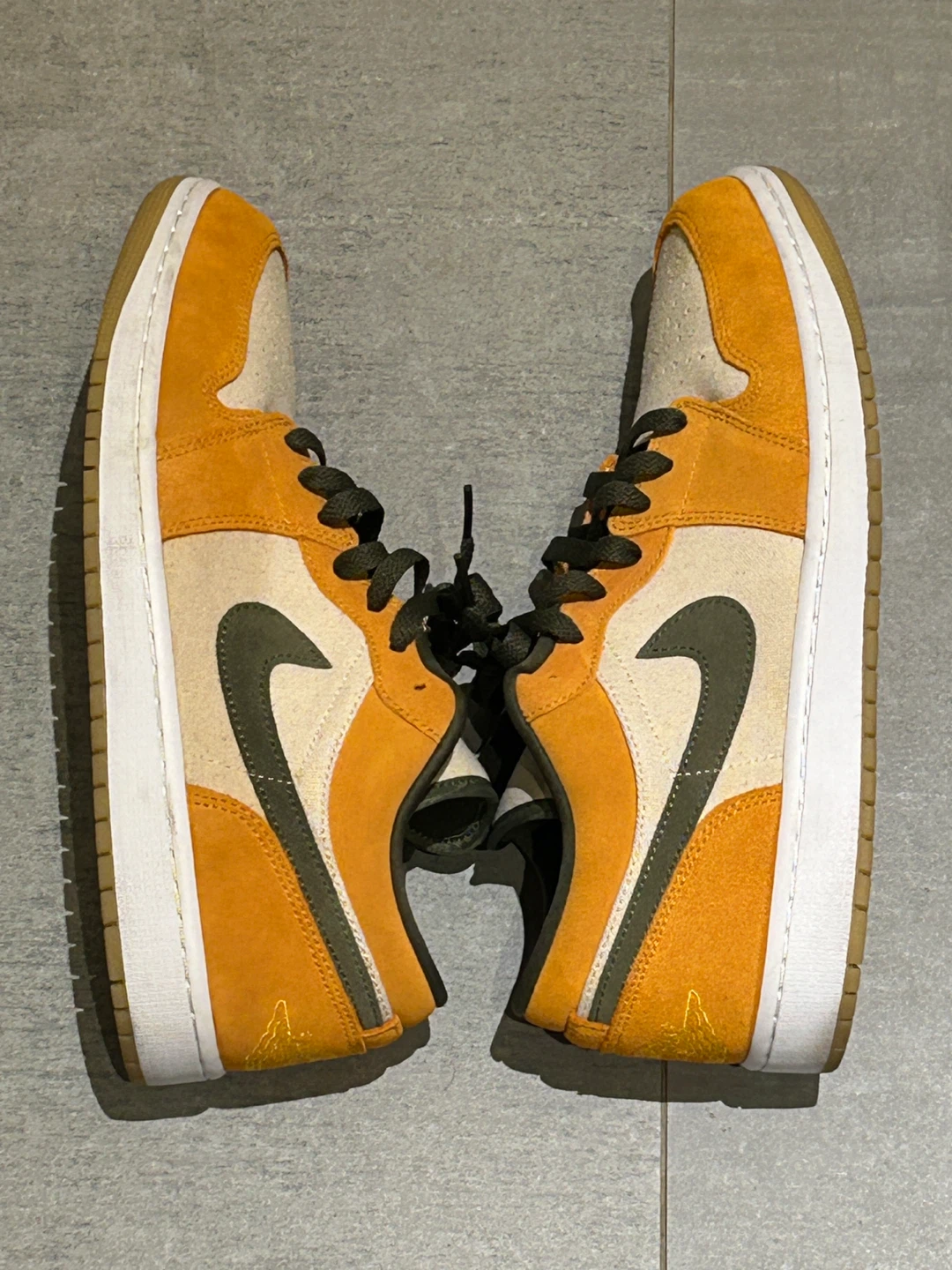 Nike Air Jordan 1 Low SE - photo 3