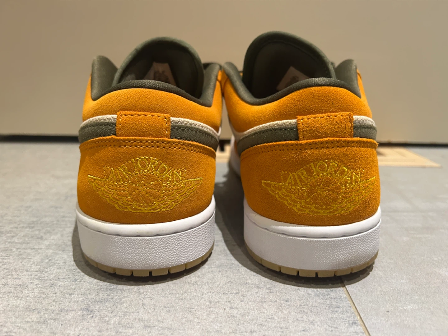 Nike Air Jordan 1 Low SE - photo 2
